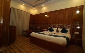 Vasant Corbett Resort By Mannat